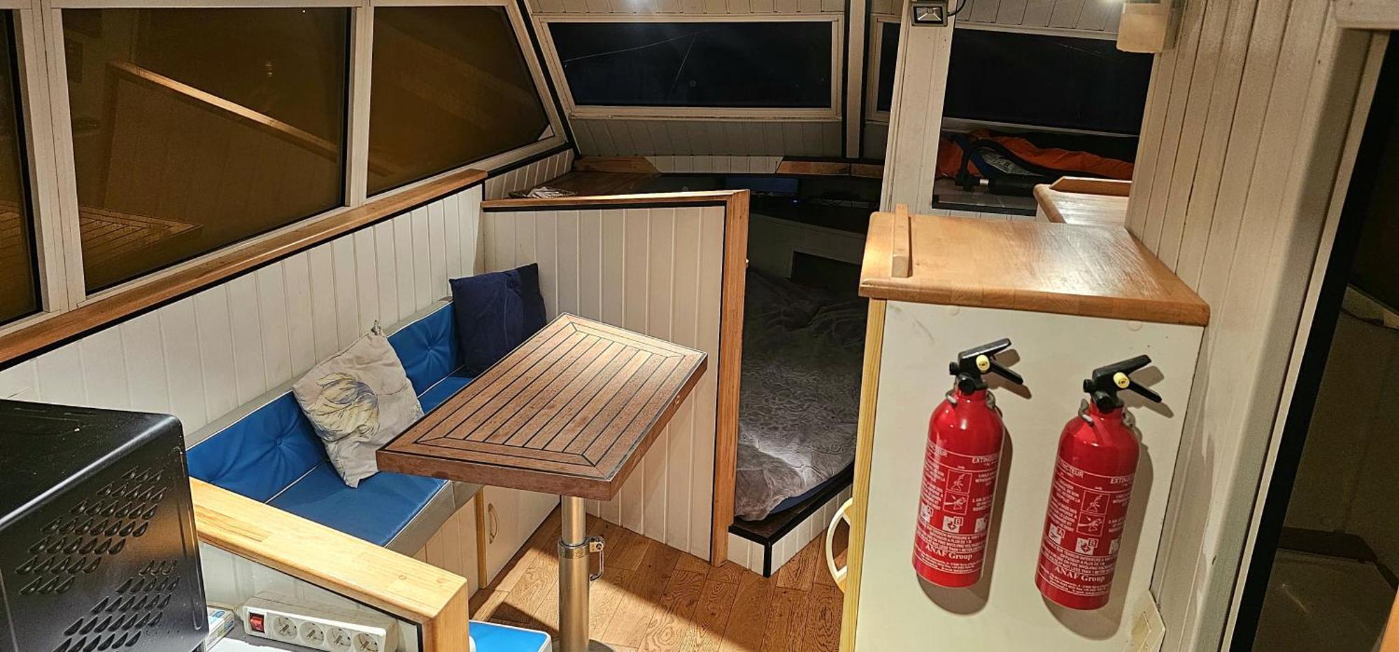 Botel Sur L'eau Confort